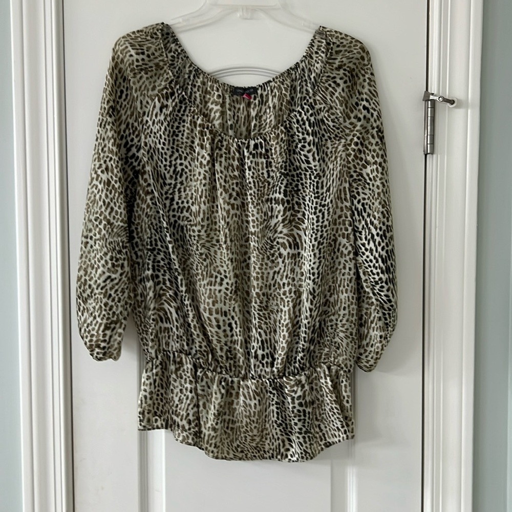 Vince Camuto 3/4 length sleeve blouse